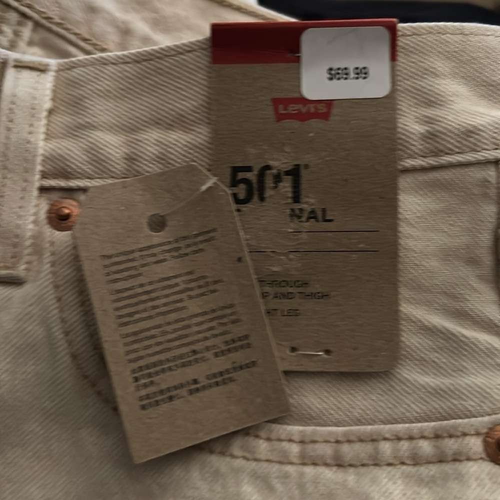 Levi's
Women's 501 Original-Fit High Rise Jeans Cloudy Safari Size 29 NWT - Picture 4 of 5